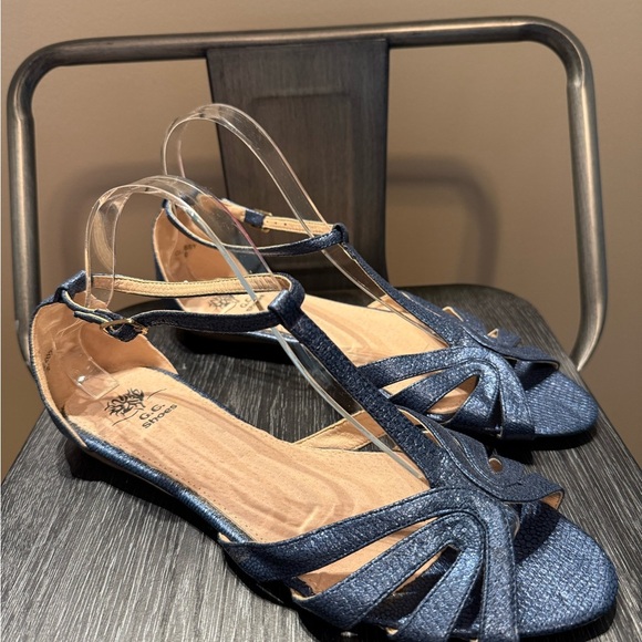 Elegant Navy Women's Sandals - Picture 3 of 11